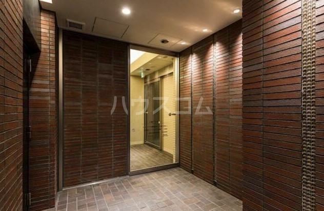 24/30 エントランス