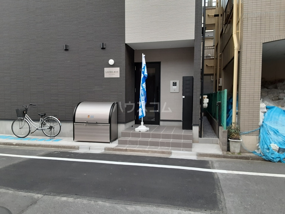 25/30 エントランス