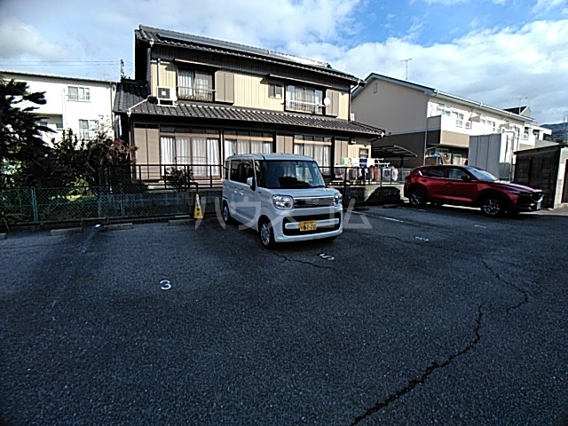 28/30 駐車場
