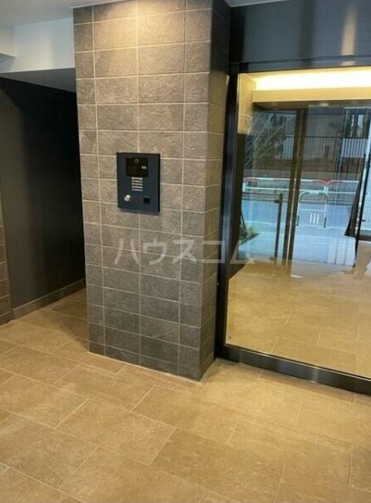 13/17 エントランス