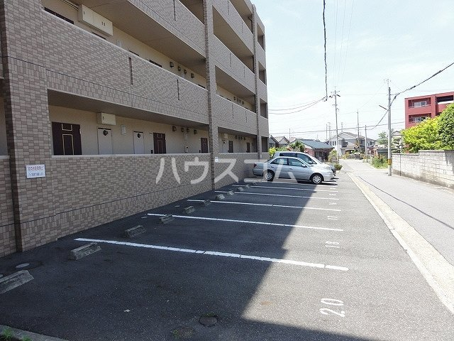 23/30 駐車場