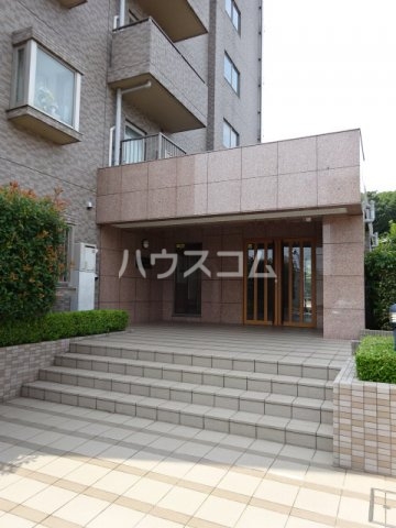 26/28 エントランス