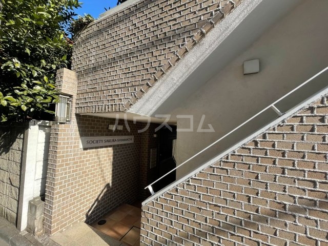 28/30 エントランス