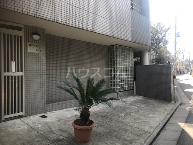 22/30 エントランス