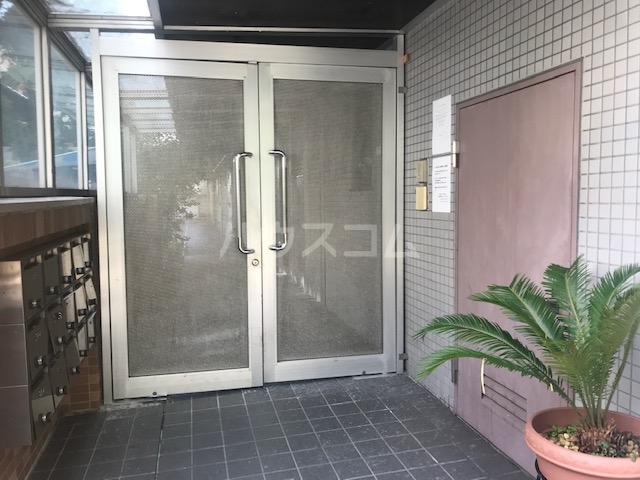 23/30 エントランス