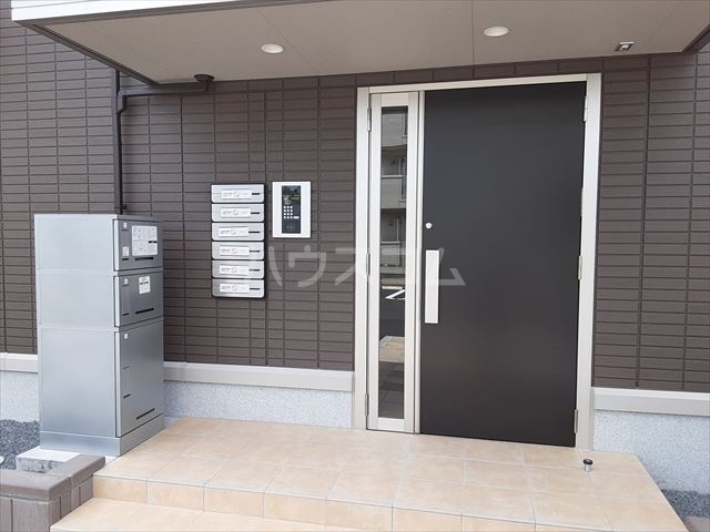 21/25 エントランス