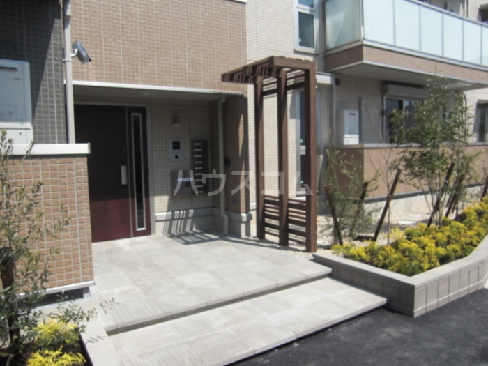 18/22 エントランス