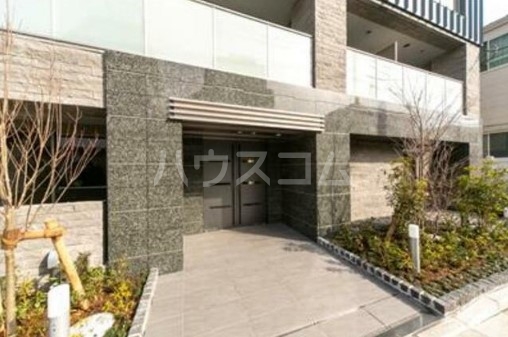 18/23 エントランス