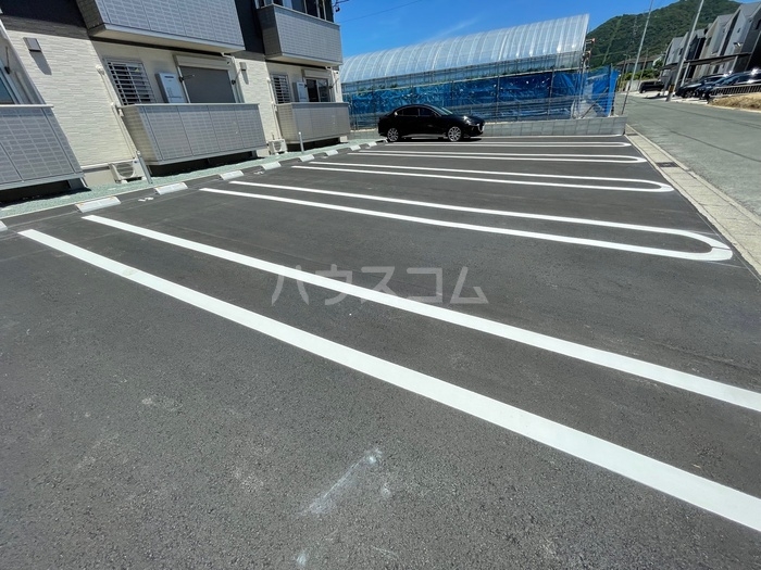 18/28 駐車場