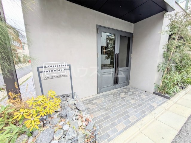 21/24 エントランス