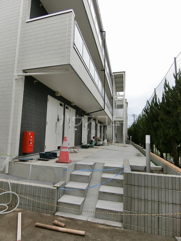 18/28 エントランス