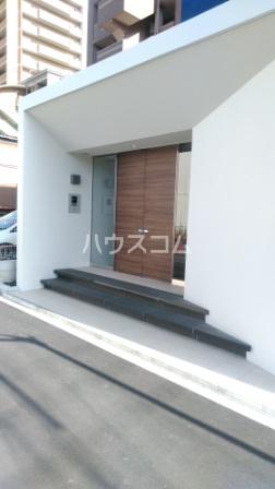 27/30 エントランス