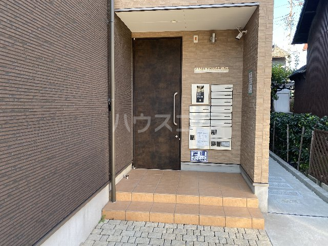 21/30 エントランス