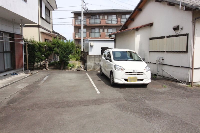 18/21 駐車場