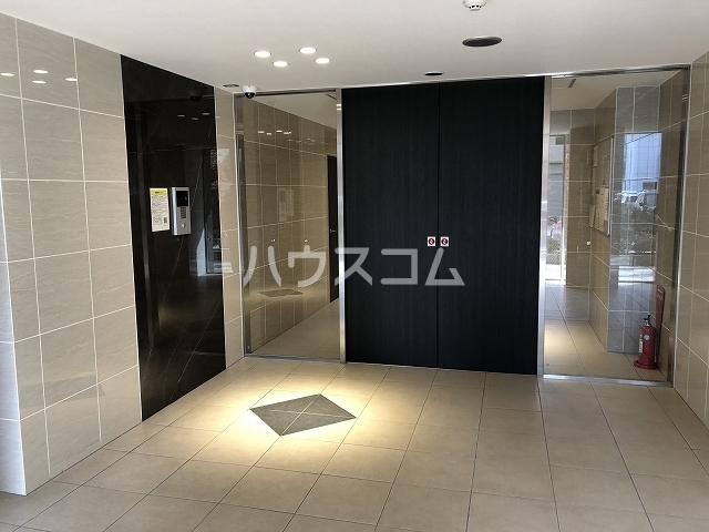 18/27 エントランス