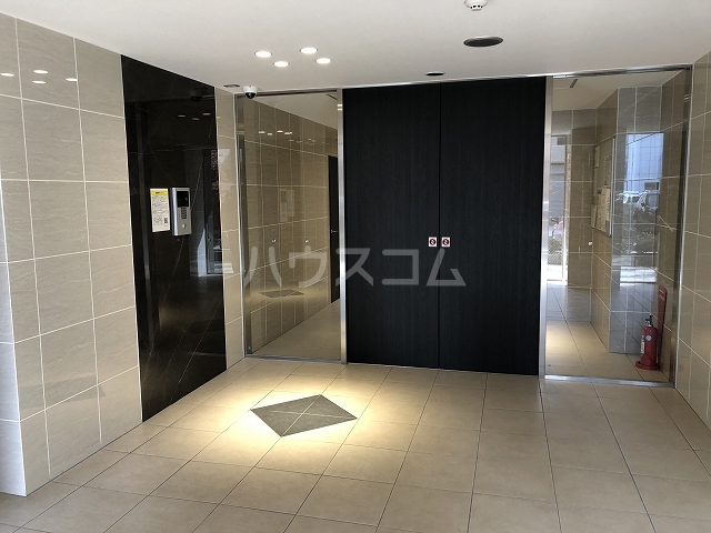 21/30 エントランス