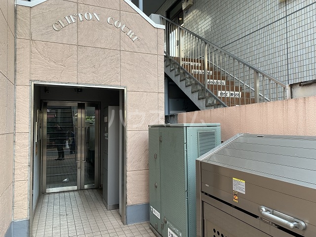 21/26 エントランス