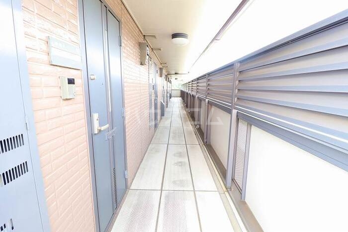 16/23 エントランス
