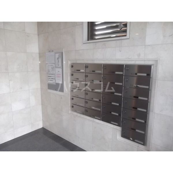 16/21 エントランス