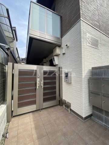 25/30 エントランス