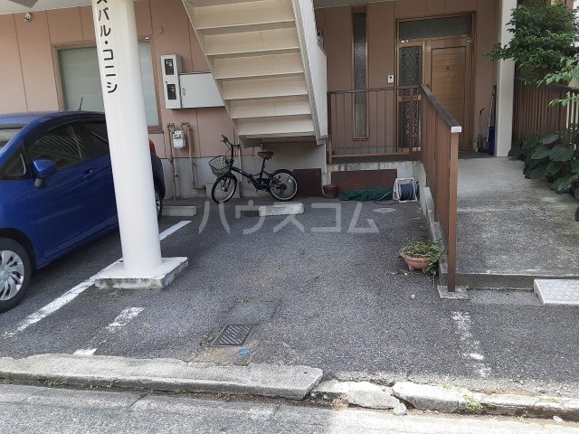 27/30 駐車場