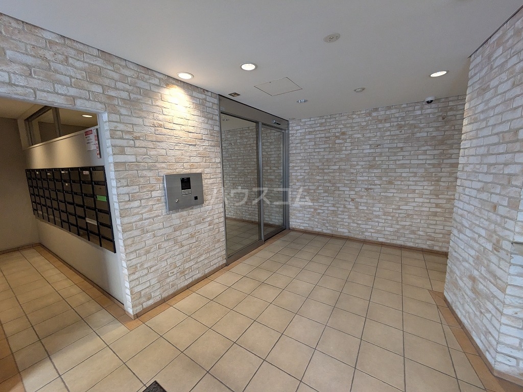 28/30 エントランス