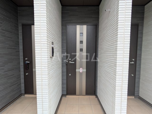 27/30 エントランス