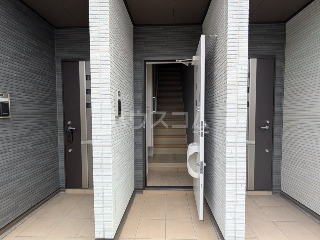 28/30 エントランス