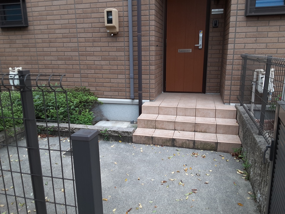 24/30 エントランス