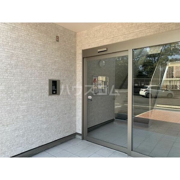 24/30 エントランス