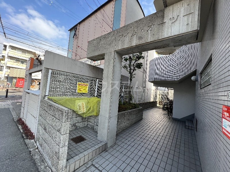 24/30 エントランス