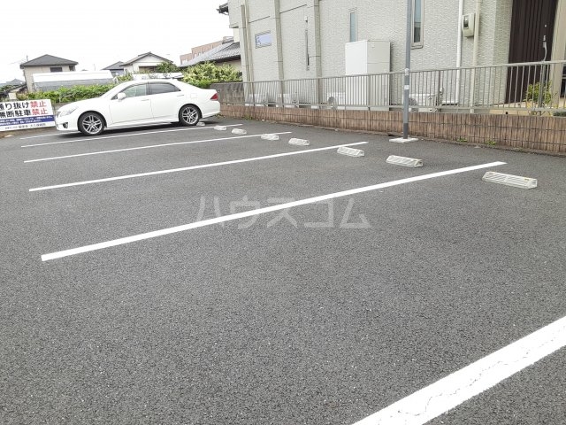 27/28 駐車場