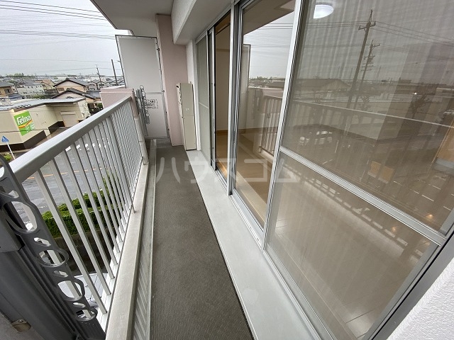 23/30 バルコニー