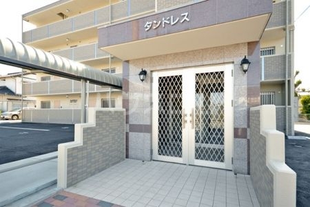 17/26 エントランス