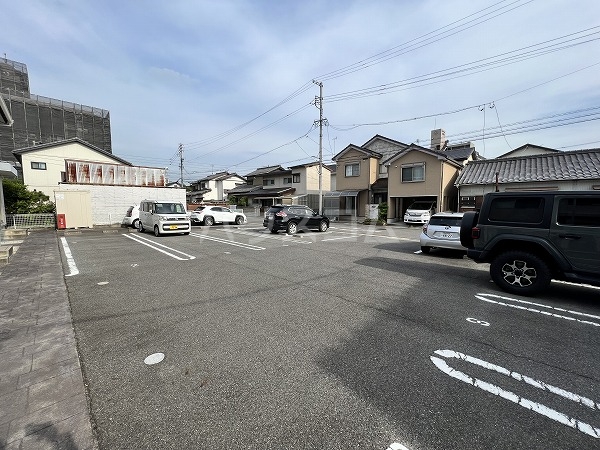 26/30 駐車場