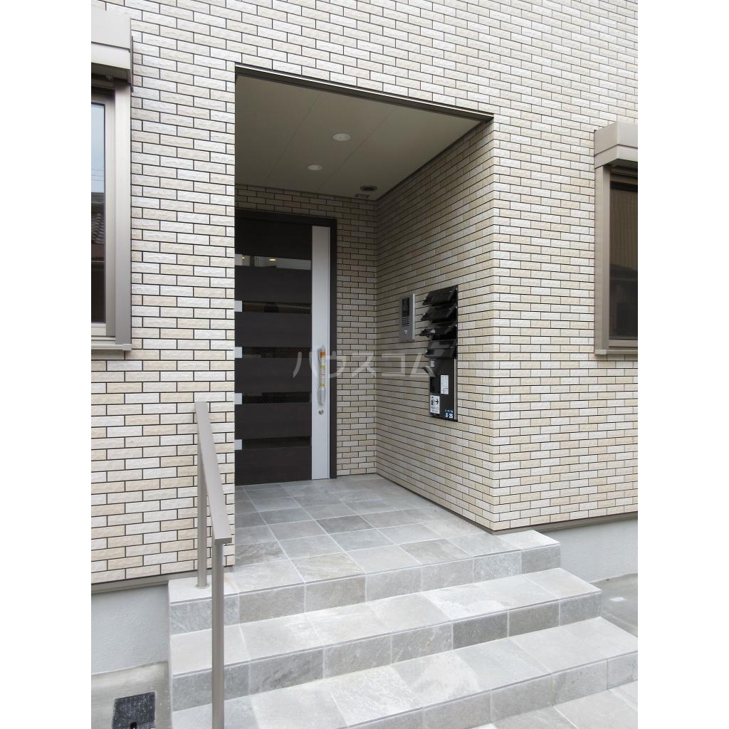 26/30 エントランス