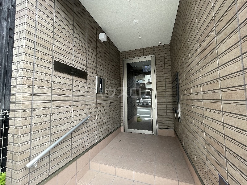 2/4 エントランス