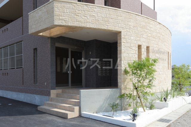 20/21 エントランス