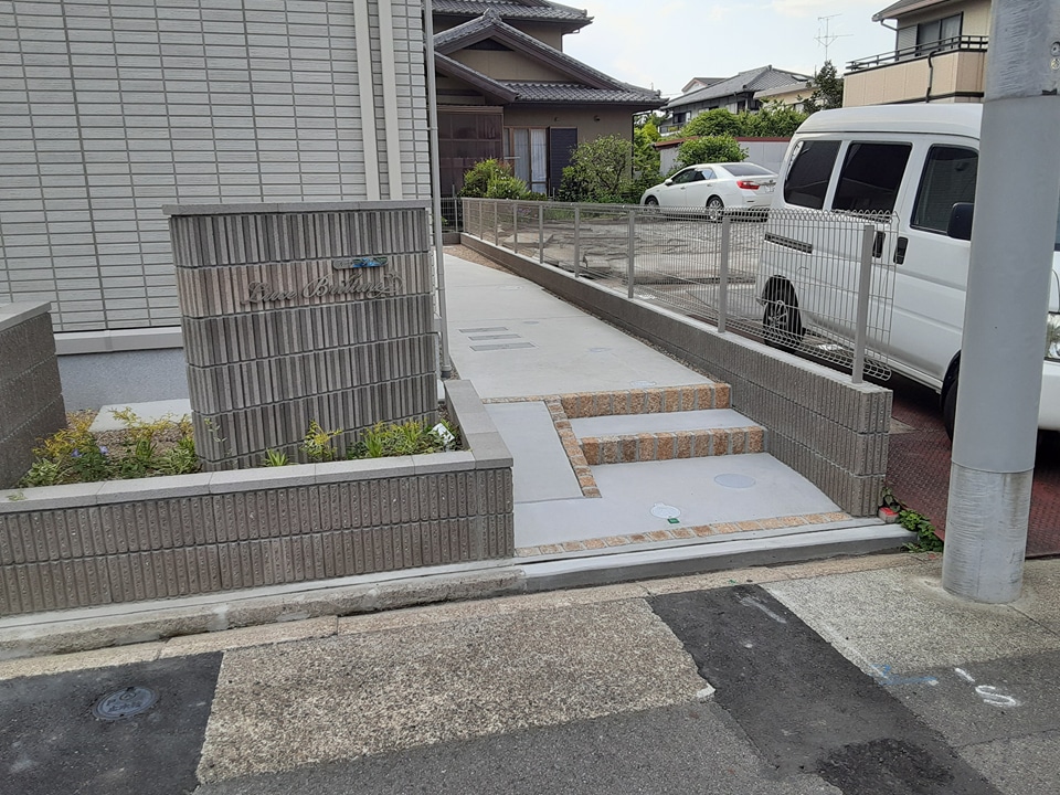 22/30 エントランス