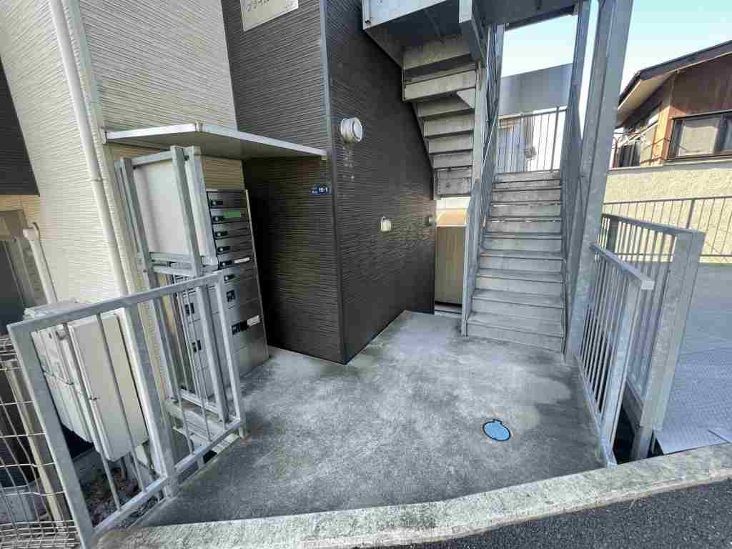 21/22 エントランス