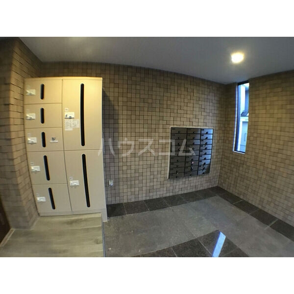 18/25 エントランス