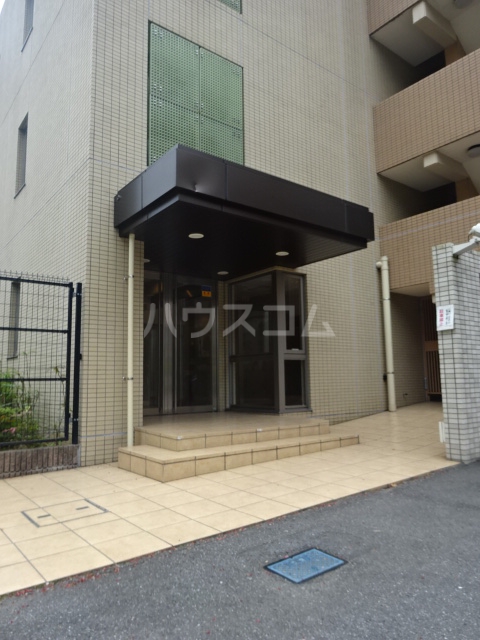 22/30 エントランス
