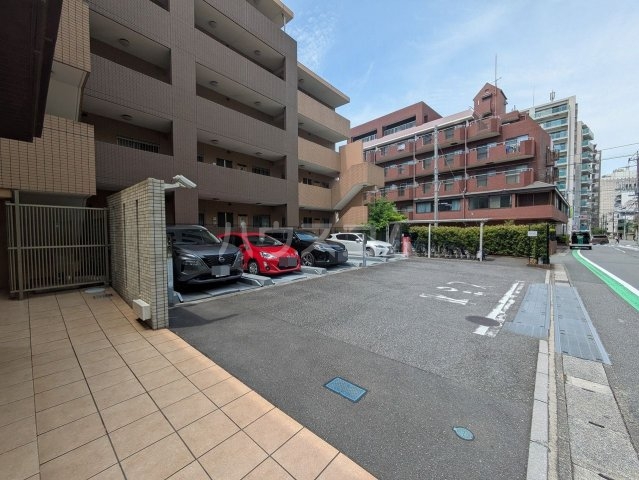 27/30 駐車場