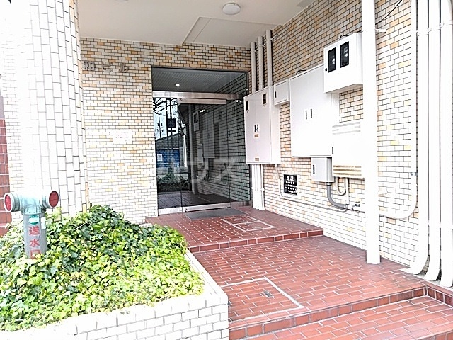 24/30 エントランス