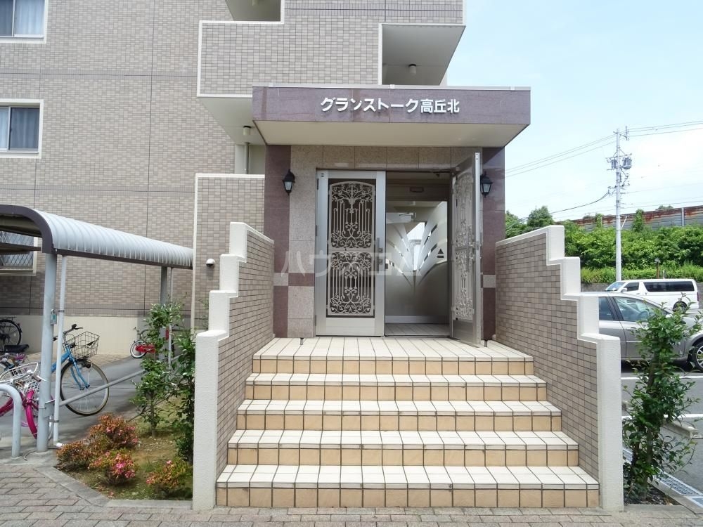 23/30 エントランス