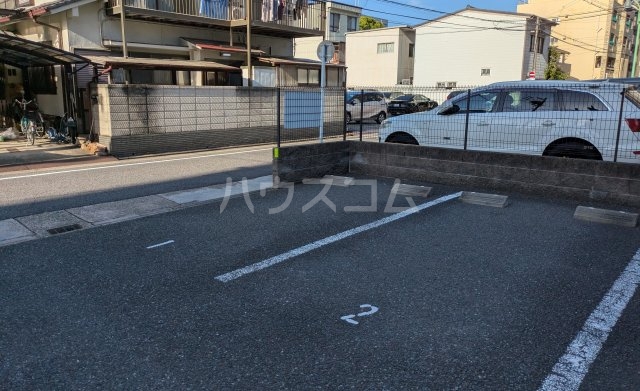 23/30 駐車場