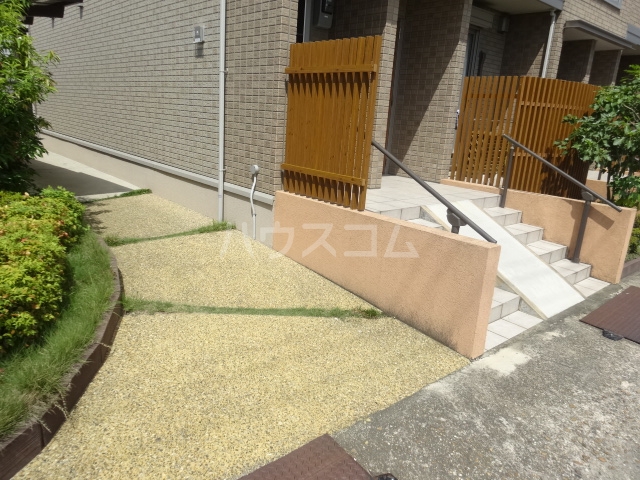 28/30 エントランス