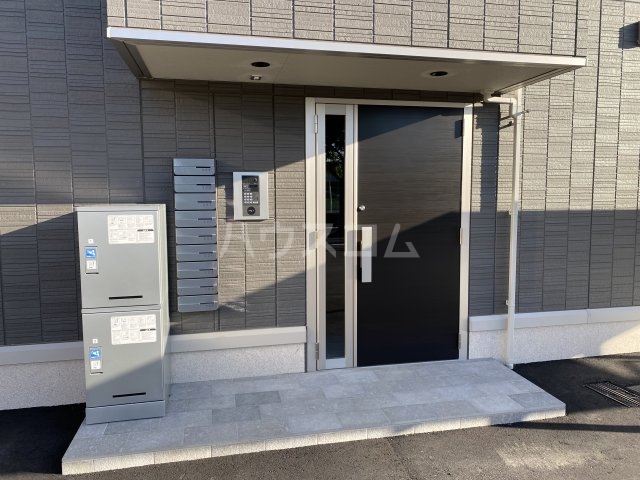 28/30 エントランス