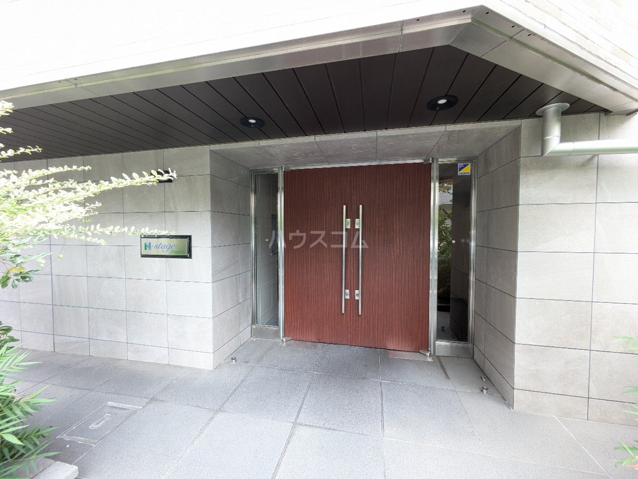 26/30 エントランス