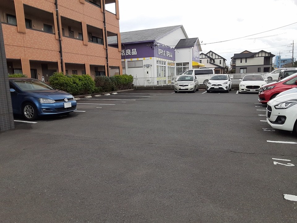 28/30 駐車場